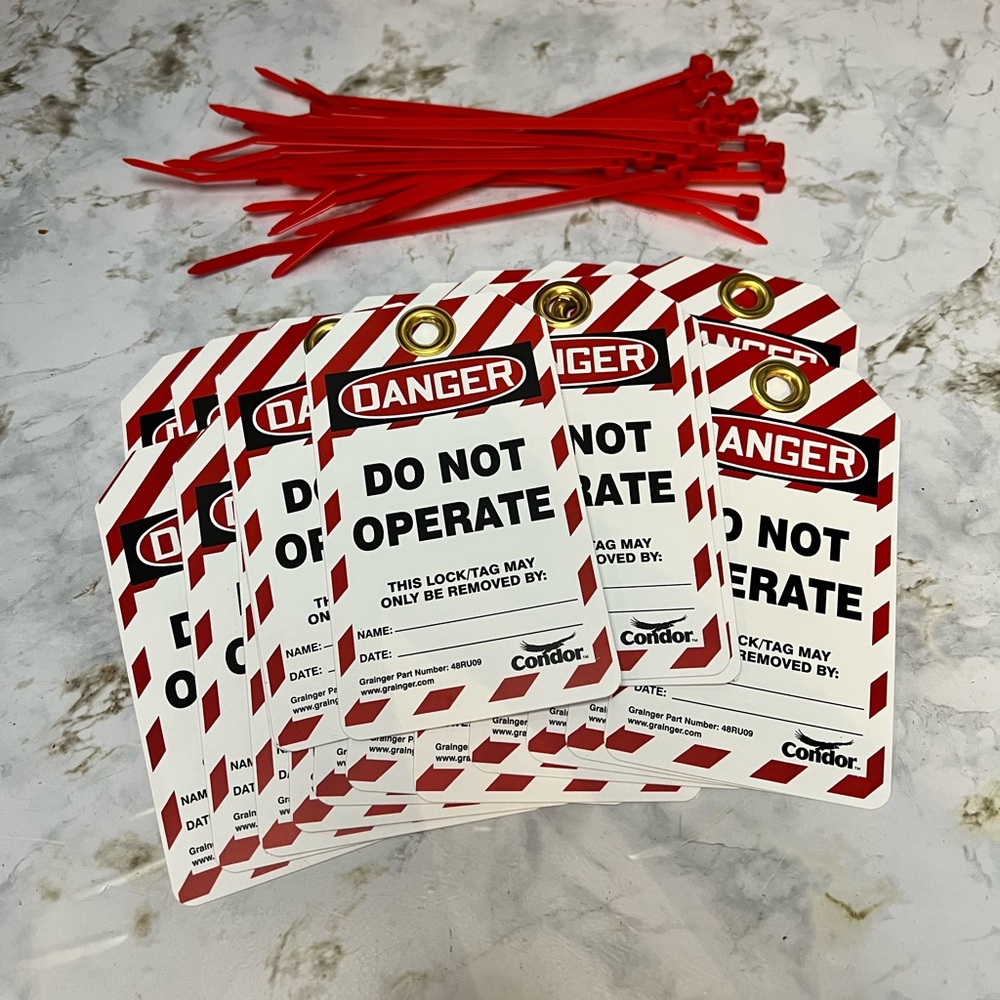 Do NOT Operate Tags (25 Pack) - Lock Out Tag Out - LOTO - Condor
